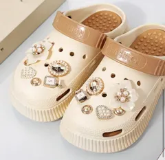 即日発送😍韓国🇰🇷人気♡12個入りのキラキラ花、ハート、ラインストーン、パール、香水チャーム、クロックス用ジビッツ靴アクセサリー