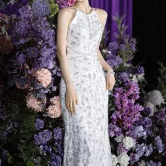 スパンコールにビジューがゴージャスなホルターネック ドレス