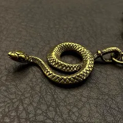 真鍮 キーホルダー キーリング ヴィンテージ ビンテージ アンティーク レトロ 真鍮製 縁起物 金運 ハンドメイド ペンダントトップ 置物 チャーム 蛇 ヘビ へび s 104