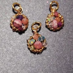 EOC11〜13♥インカローズ♥エチオピアオパールチャーム♥K16GP エチオピアオパールピアス　チャーム　遊色　フープピアス　　お守り　ネックレスチャーム　ピアス　イヤリング　ハーキマーダイヤモンド　アパタイト　ペリドット　ルビー　トルマリン　アメジスト