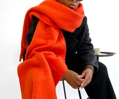 【オレンジ】ボリューム マフラー ストール モヘア風 トレンド ふわふわ 暖かい 差し色 コーデ レディース 大判 厚手 秋冬 韓国 ファッション あったか おしゃれ 防寒 通勤 通学