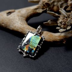 ～マルチカラー～　スペクトロライトの粒飾りペンダント　天然石アクセサリー　一点物 macari