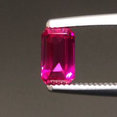 [逸品] 天然　非加熱　ミャンマー　モゴック産　ルビー　ルース　0.57ct　グラス質　高透明度　クリア　濃厚　美発色　大変希少　1点物　男女兼用　産地証明鑑別書付き