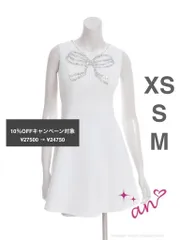 ホワイト [AOC3968-WR-2509]AOC-3968 【an/アン】ビジュー/ スパンコール/ リボン/ チャーム付き/ バストジップ/ ノースリーブ/ ワンカラー/ Aライン/ フレア/ ミニドレス/ キャバドレス