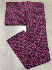 【美品】小紋 着物 黒地 ピンクの幾何学模様