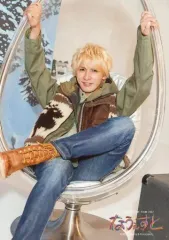 【中古】生写真(ジャニーズ) ジャニーズWEST/藤井流星/膝上・座り・足組み・衣装カーキ.茶.白・両手上げ/「ジャニーズWEST LIVE TOUR 2017 なうぇすと」オリジナルフォトセット