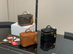 [Celine] バニティ 化粧ポーチ｜本日限定特価｜新品未使用-WTO輸入