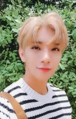 【中古】コレクションカード(男性) SEVENTEEN/JOSHUA(ジョシュア)/衣装白・黒・体右向き・口閉じ・裏面ベージュ/CD「3RD Album ： An Ode(The Poet ver.)封入特典フォトカード