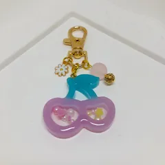 レジン　ハンドメイド　キーホルダー　シャカシャカ　チェリー　さくらんぼ　シェイカー