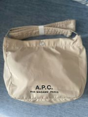 A.P.C. ジャーナルロゴ スモールショルダーバッグ A.P.C.｜Journal スモールバッグ | Rakuten Fashion(楽天