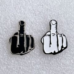 Middle Finger ミドルフィンガー 中指 ピンバッジ