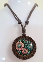 レトロ花柄ボヘミアン❤ネックレス✨　ウッドネックレス　　　かわいいネックレス　　　ネックレス　　ペンダント　　　エスニックネックレス　　　レディースネックレス　　　ネックレスフラワー　　　花柄ネックレス　　　レトロ　　アンティーク　　ヴィンテージ
