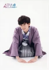 【中古】生写真(男性) 超特急/リョウガ(船津稜雅)/全身・座り・衣装紫・袴・両手床・前かがみ/ファンクラブイベント「超特急の超新年会」生写真 第22弾