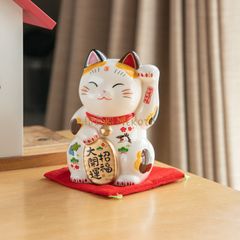 薬師窯 彩絵招福大開運招き猫(5号) 置物 陶器　縁起物 雑貨 インテリア ギフト プレゼント かわいい おしゃれ 新築祝い 結婚祝い お祝い 母の日 父の日 敬老の日 記念品 7842