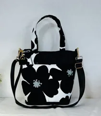 【裁縫ストア・ボヌール】大人かわいい　北欧風　花柄　アネモネガーデン柄　カジュアルキルトカットクロス　フラワー大柄　トートバック　ミニポーチ　ポケットいっぱい　ショルダーバッグ　ハンドメイド　ショルダーストラップ　ゴージャス / №500-651