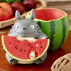 トトロ スイカ フィギュア　 ポリエステル樹脂　スタジオジブリ トトロ スイカ フィギュア ポリエステル樹脂 スタジオジブリ