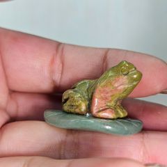 天然石】人気•岫玉のカエルの置物 - メルカリ