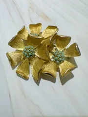 ヴィンテージ フラワーブローチ ゴールド×ターコイズ調ビーズ 花モチーフ