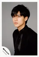 【中古】生写真(ジャニーズ) 関ジャニ∞/錦戸亮/バストアップ・衣装黒グレー・目線左・背景グレー/公式生写真