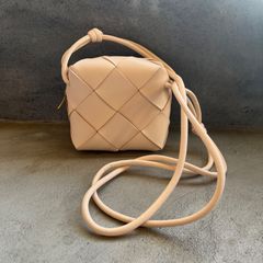 BOTTEGA VENETA/ボッテガヴェネタ　ミニカセットカメラバッグ