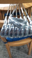 Iset【新品未使用】テーラーメイド Qi Irons アイアン 8本セット(5I-PW,AW,SW) メンズ 右用 KBS MAX 85 MT (浦安店)