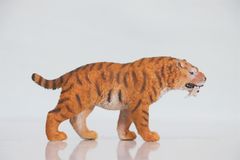 ITOY 1/35 サイズ グリーン ティラノサウルス・レックスＴ-REX Tレックス ジュラシック プラモデル 大きい 恐竜 リアル スタチュー  フィギュア PVC 大人 おもちゃ 動物 生物 模型 プレゼント オブジェ プレミアム 40cm級 ベース付き - メルカリ