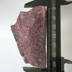 宮崎海岸海中採取のピンク翡翠(桃簾石) 1面切断～欠けあり　1,900g 桃簾石？ | 糸魚川ひすい倶楽部