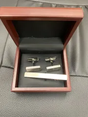 1PCS ネクタイピン 2PCSカフスボタン セット メンズ ファッション シンプル 日常仕事 結婚式 スーツ ビジネス おしゃれ 高級 ギフトに敵合う ギフトボックスを提供