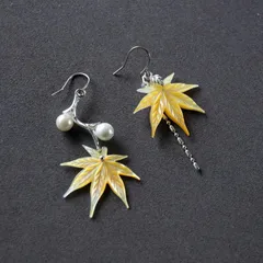 モミジ 黄蝶貝シェル彫刻　イヤリングORピアス 紅葉