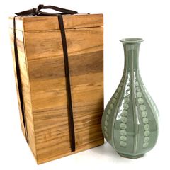 韓国人間文化財 人間国宝 柳海剛 作 花瓶 壷 高さ33cm 青磁色 木箱付き【OE-868】
