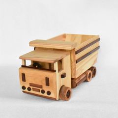 木製　大きな　トラック