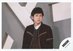 【中古】生写真(ジャニーズ) 嵐/二宮和也/横型・バストアップ・衣装茶・体正面/「Find The Answer」PV＆ジャケ写撮影オフショット/公式生写真