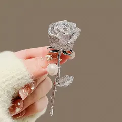 銀 バラ ブローチ 薔薇 パール シルバー キラキラ エレガント 永遠の愛 気品 高貴 フォーマル カジュアル ギフト ペア 贈り物 贈りもの 新品