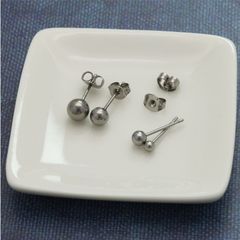 【チタンピアス 幅4mm 1ペア】[Adelina Style] チタンピアス シルバーボール 丸玉ピアス つけっぱなし シンプルデザイン メンズ レディース 金属アレルギー対応 男女 両耳 プレゼント