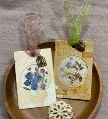 押し花雑貨　押し花アート　2枚セット　押し花コラージュ　ブックマーカー　コラージュパーツ　ペーパークラフト　紙もの　ハンドメイドパーツ　本　しおり　栞　押し花アート　トレフルブラン押し花