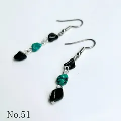 NO.51/オニキスとターコイズの三連ピアス