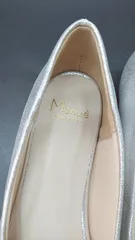 ◇ Θ menue メヌエ ポインテッドトゥ Vカットデザイン ローヒール パンプス サイズ23.5 シルバー レディース E  【1410290063781】