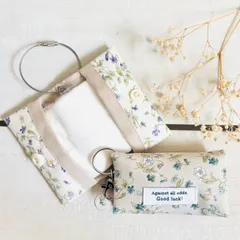 キーホルダーみたいなポケットティッシュケース　ビオラ柄2色　花粉症　プレゼント　お子様や男性にもオススメ