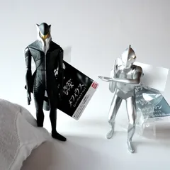 【新品】ウルトラマン フィギュア　(シン・ウルトラマン) 　 降着時スペシウム光線ver. と、メフィラス のセット（バンダイ ムービーモンスターシリーズ ）