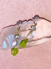 ペリドット（橄欖石・かんらんせき）、クリスタルクォーツ（水晶）イヤリング