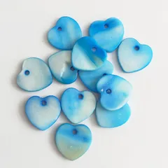 天然シェルパーツ ハート型 12個入 ブルー [№ 103BU] 貝 海 カラフル レインボー プレート チャーム アクセサリー ハンドメイド資材 パーツ屋