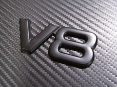 ● V8 MAD BLACK マッドブラック仕様 メタル製 エンブレム 数量限定入庫品 新品！