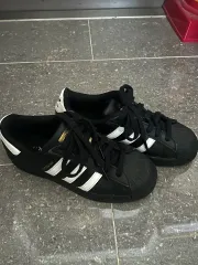adidas(アディダス) スーパースター 黒 白 220