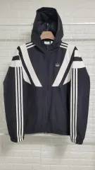 100 adidas(アディダス) 黒 X ホワイトフレームロゴ 白×黒 パレステイスト ウインドブレーカージャケット Lのサムネイル