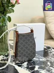 【今日特価】Chanel シャネル サンクトゥアリ ロック バッグ 凱旋門ロックが一眼で高級感を湛える