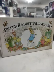 ◆Wedgwood ピーターラビット 旧刻印 黒壺３点セットのサムネイル