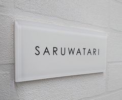 ステンレスブラック背景アクリル表札＊透明4辺45度斜めカット鏡面