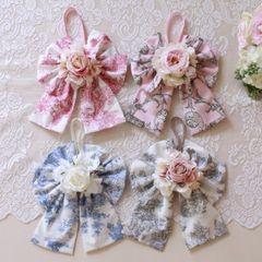 リボン飾り （トワルドジュイ4種）造花 フラワーアレンジ 壁掛け ギフト インテリア アレンジ アーティフィシャルフラワー シルクフラワー アート バラ 薔薇 かわいい 贈り物 お祝い フラワーギフト インテリアフラワー
