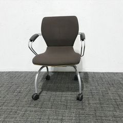 ミーティングチェア 肘付 シンタ キャスター付 イトーキ カシューブラウン