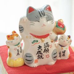 薬師窯 彩絵満願大成就招き猫　 置物 陶器　縁起物 雑貨 インテリア ギフト プレゼント かわいい おしゃれ 新築祝い 結婚祝い お祝い 母の日 父の日 敬老の日 記念品 7449